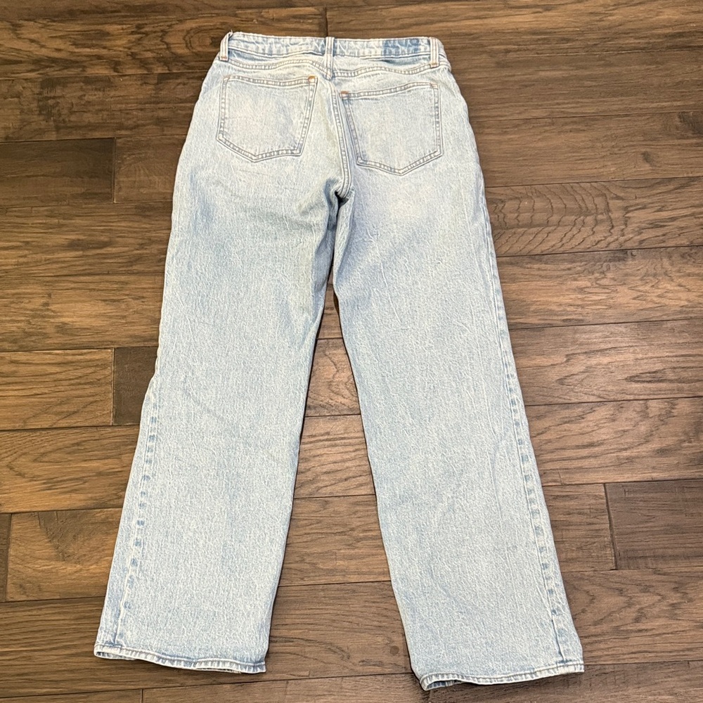 Abercrombie & Fitch Light Wash 90s Relaxed High Rise Jeans - Picture 4 of 5